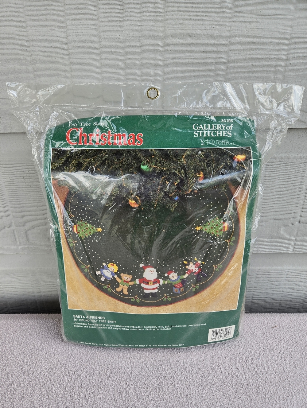 Bucilla Santa & Friends 36" Round Felt Christmas Tree Skirt Kit Applique VTG